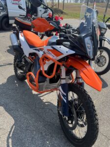 2025 KTM 890